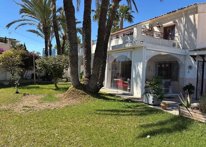 With Private Pool & Bbq, Close To The Шале Аликанте